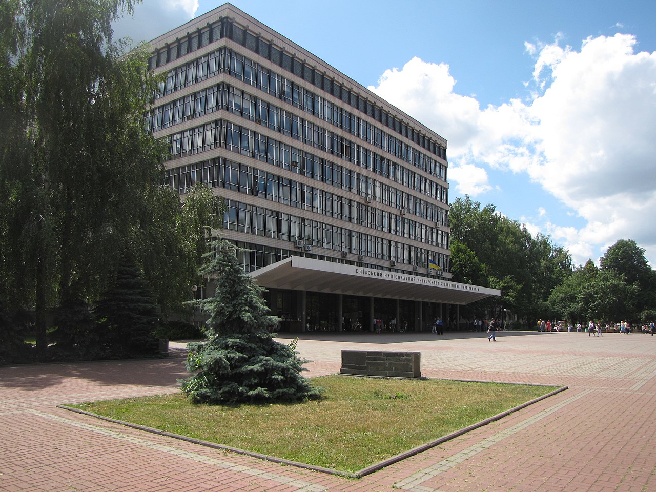 Ми радо вітаємо вас у стінах нашого університету!